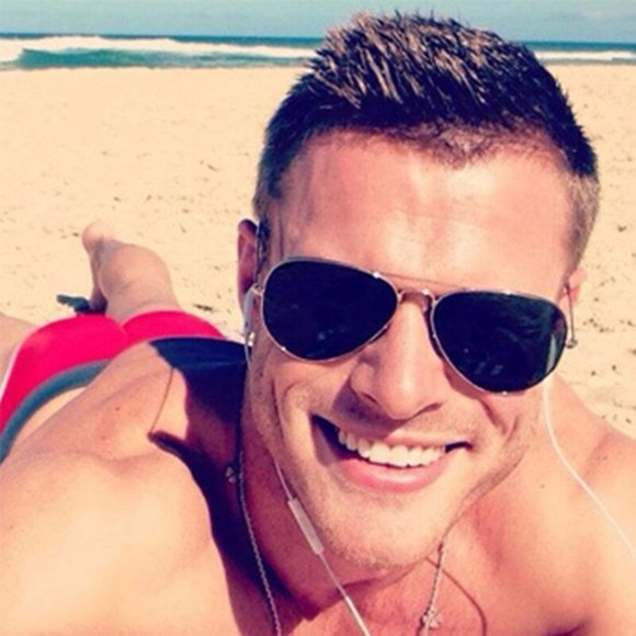 ๐โจ Black and Silver Aviator Sunglasses - Picture 3 of 4